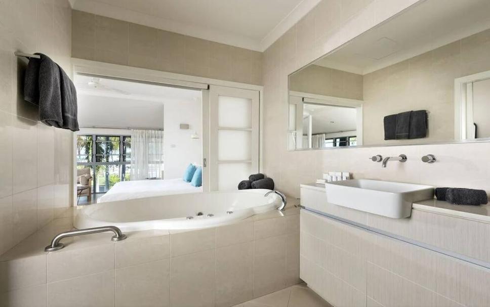 Mangrove Hotel Broome Exterior foto